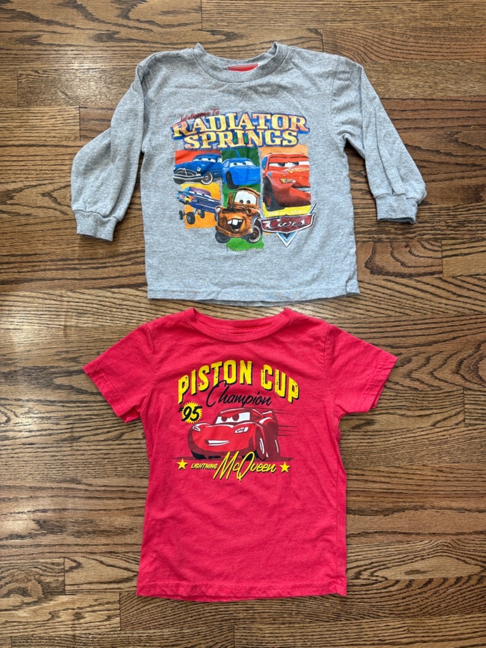 Disney Cars Gray & Red Radiator Springs and Piston Cup Kids Tops